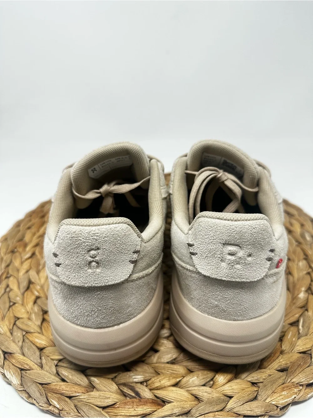 ON Running The Roger Clubhouse Sneaker Ace Beige Size 9 Men's